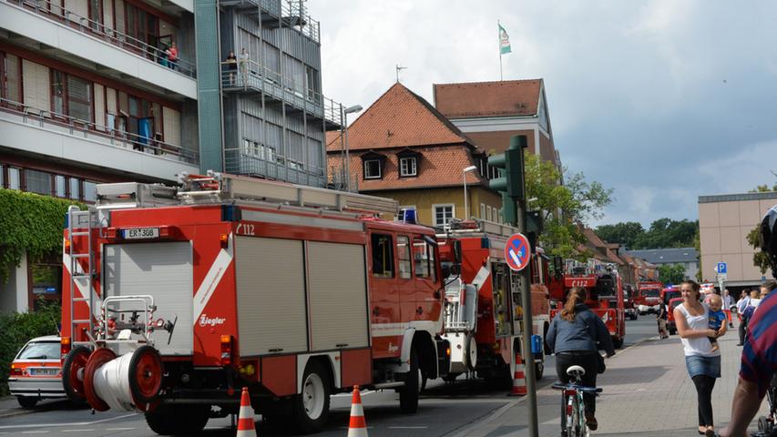 Großeinsatz in Erlangen: Feuer im Chemiekeller der FAU