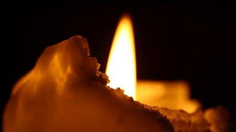 Eine Kerze löste das Feuer aus.