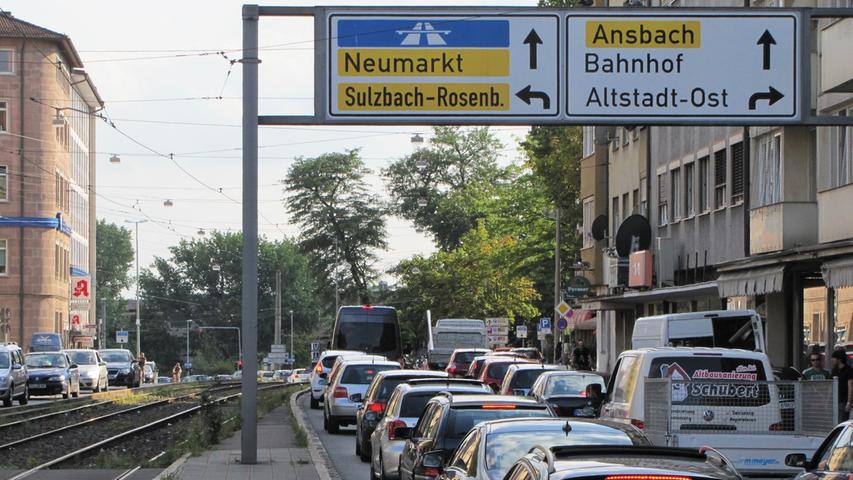 Nürnberg: Unfall am Marientor sorgt für Stau-Chaos