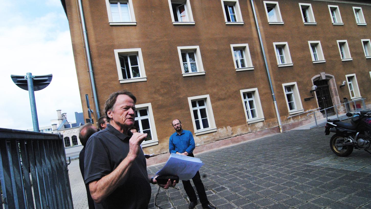 Elmar Hönekopp kämpft darum, dass die Bärenschanzstraße 8c nicht durch ein Parkhaus ersetzt wird. Das würde das Ensemble zerstören.