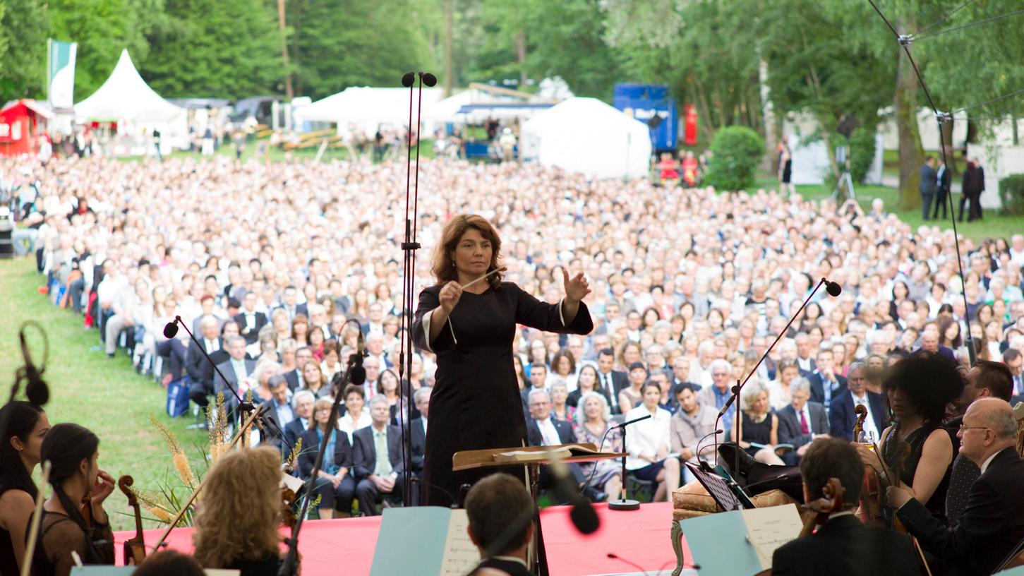 Star-Dirigentin Ljubka Biagioni überzeugt mit ihrer Inszenierung von Verdis "Rigoletto".