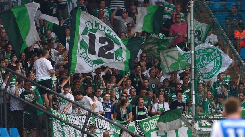 Zum Saisonauftakt sind gut 700 Kleeblatt-Fans mit nach Bochum gereist, um ihr Team zu unterstützen und im besten Fall die ersten drei Punkte zu bejubeln.