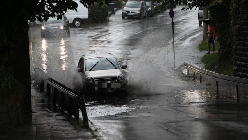 Heftiger Regen, schwere Gewitter: Sturm zieht über Franken