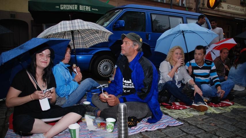Motiv: Protestaktion zum abgesagten Weinfest: Picknick in der  Gustavstraße ..Foto: Armin Leberzammer