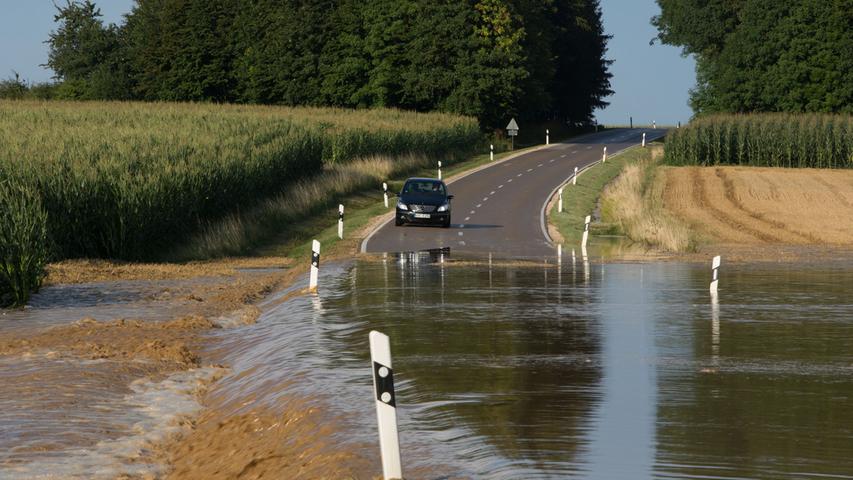 Eine Unwetterfront traf das Seenland und setzte Anfang August Sammenheim und Dittenheim unter Wasser.