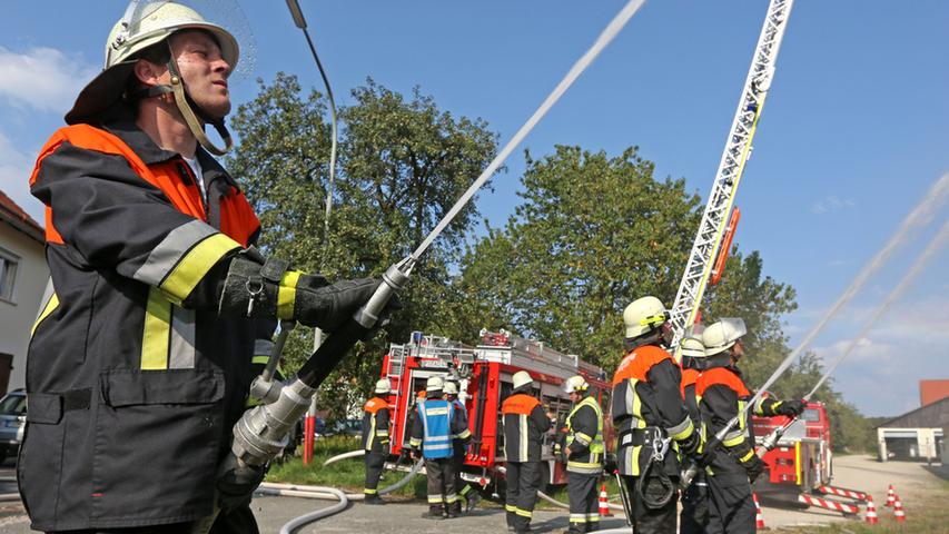 Proben für den Ernstfall: Knapp 110 Einsatzkräfte testeten bei einer Großübung der Feuerwehren im Landkreis Forchheim die Katastrophe.