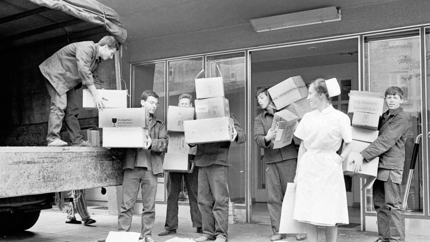 Heute sagen sie Nürnberg wieder „Valet“ – die 27 jungen Helfer aus sieben Ländern, deren Ferien ganz im Dienst praktizierter Nächstenliebe stand. Hier geht es zum Artikel: 14. August 1964: 27 "Heinzelmännchen helfen in Nürnberg.