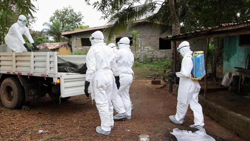 In Liberia wird Anfang August wegen der Ebola-Seuche ein dreimonatiger Notstand ausgerufen.