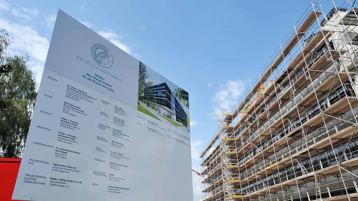 Baustelle an der Stadtstraße: Ein mögliches Feld für die Forscher im geplanten Erlanger Max-Planck-Zentrum für Physik und Medizin ist die Zellbiologie. Konkret könnte es um physikalische Prozesse bei zellbiologischen Vorgängen gehen.. Baustelle an der Stadtstraße: Ein mögliches Feld für die Forscher im geplanten Erlanger Max-Planck-Zentrum für Physik und Medizin ist die Zellbiologie. Konkret könnte es um physikalische Prozesse bei zellbiologischen Vorgängen gehen..