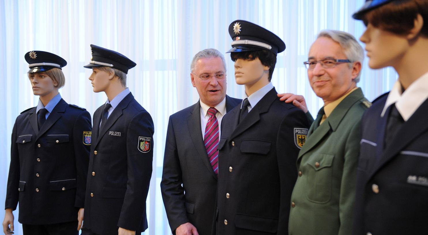 Die blaue Uniform findet rasch ihre Fans Die blaue Uniform findet rasch ihre Fans