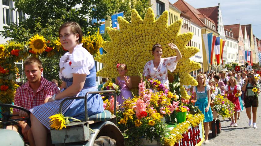 Jura-Volksfest: Große Parade beim Sonntags-Umzug
