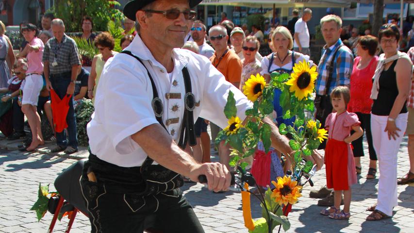 Jura-Volksfest: Große Parade beim Sonntags-Umzug