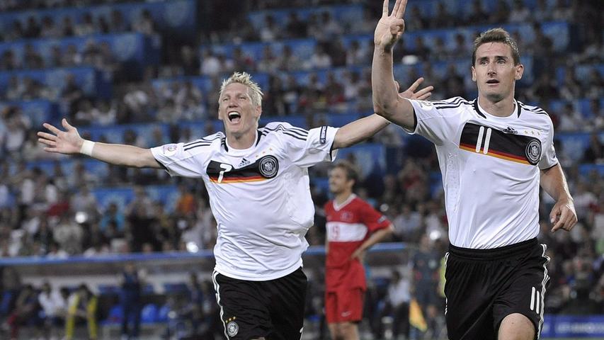 Im Halbfinale der EM 2008 netzt Miroslav Klose das 2:1 gegen die Türkei ein. Mit einem 3:2 schafft die deutsche Nationalmannschaft so den Einzug ins Finale.