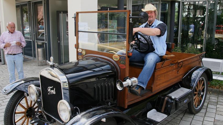 Der Pritschenwagen wurde 1923 in Amerika gebaut, vor neun Jahren hat Poellet ihn gekauft.