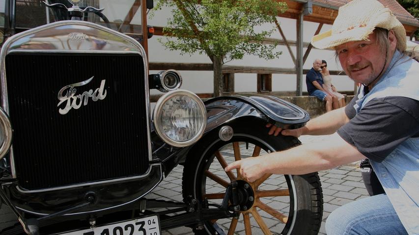 Harald Poellet gewann mit seinem Ford Tin Lizzie den Preis für das älteste Fahrzeug.