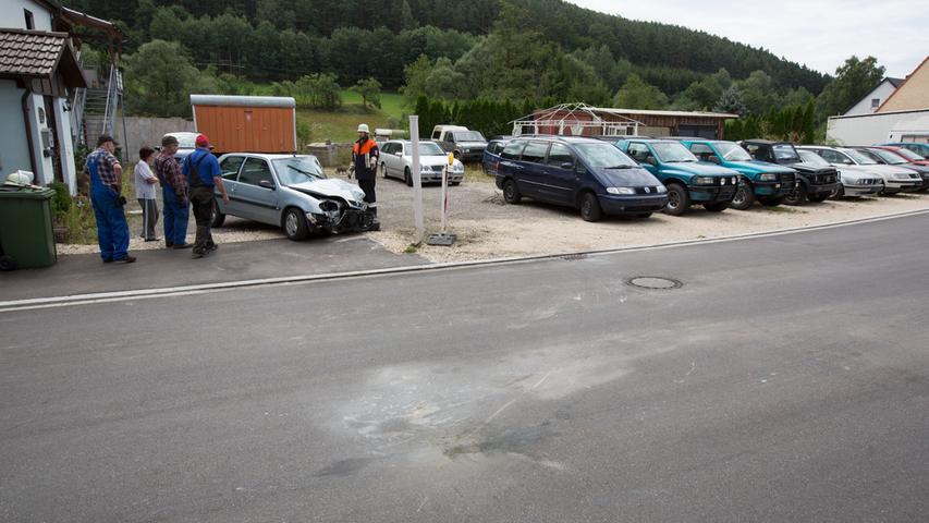 Warum die Autofahrerin kurz nach der Kirche in Obererlbach auf die Gegenfahrbahn geriet, ist noch unklar.