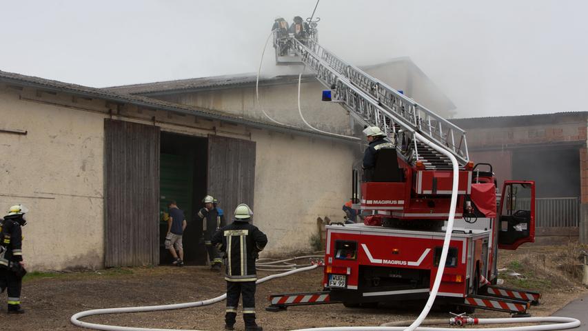 Markhof bei Weißenburg: Strohlager ausgebrannt