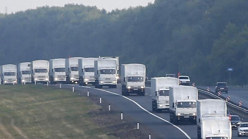 22. August 2014 : Ein russischer Hilfskonvoi überquert nach wochenlangem Streit ohne Erlaubnis die Grenze zur Ostukraine. Kiew spricht von einem Bruch des Völkerrechts.