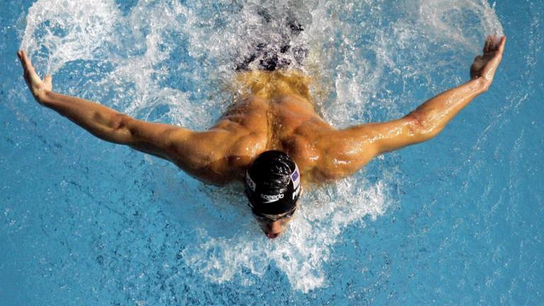 ...der US-Amerikaner Michael Phelps. Dieser fühlt sich im Wasser anscheinend pudelwohl, anders sind seine Rekordzeiten nicht zu erklären. Ob ihm schon Schwimmhäute gewachsen sind, ist noch unbekannt. Nicht ganz so sportlich,...