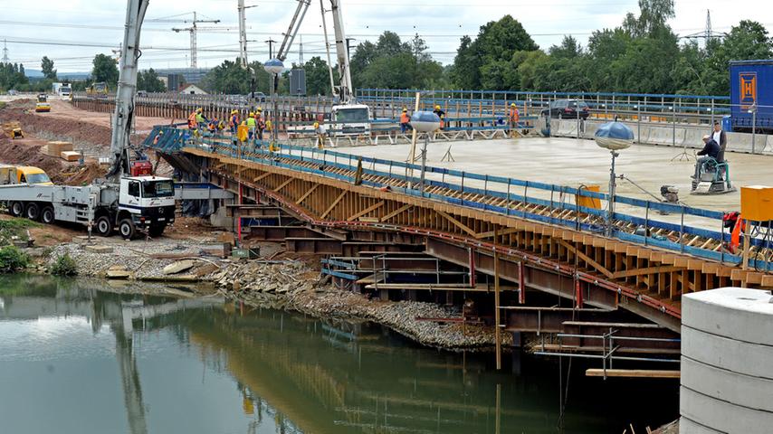 Brückenbau an der A73 über die Trubbach in Forchheim