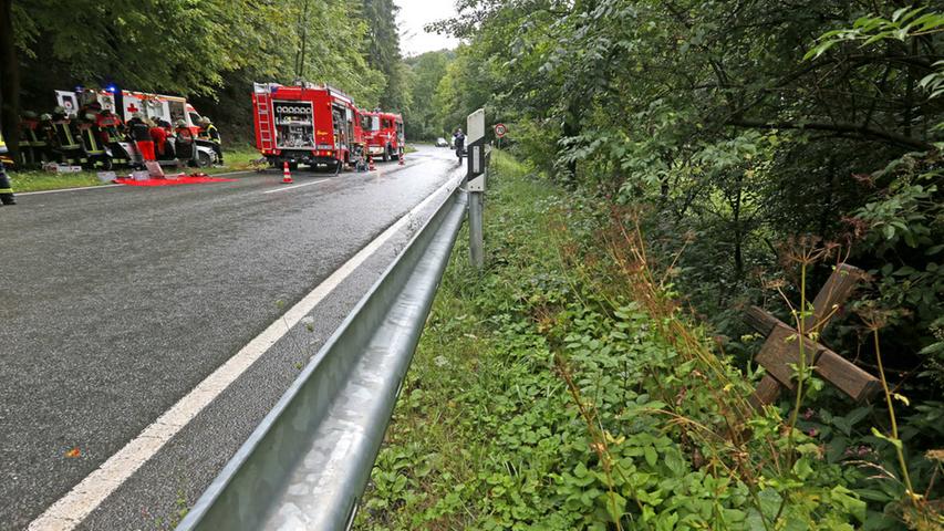 Eggolsheim: Auto prallt gegen Baum - Fahrerin in kritischem Zustand 