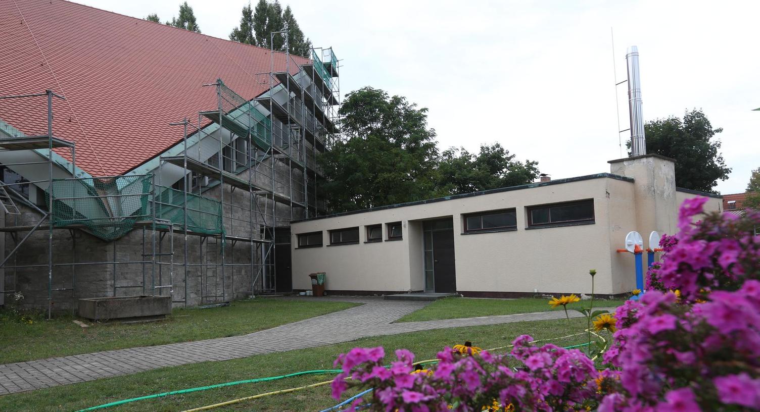 Neues Dach für Pfarrkirche St. Josef in Baiersdorf