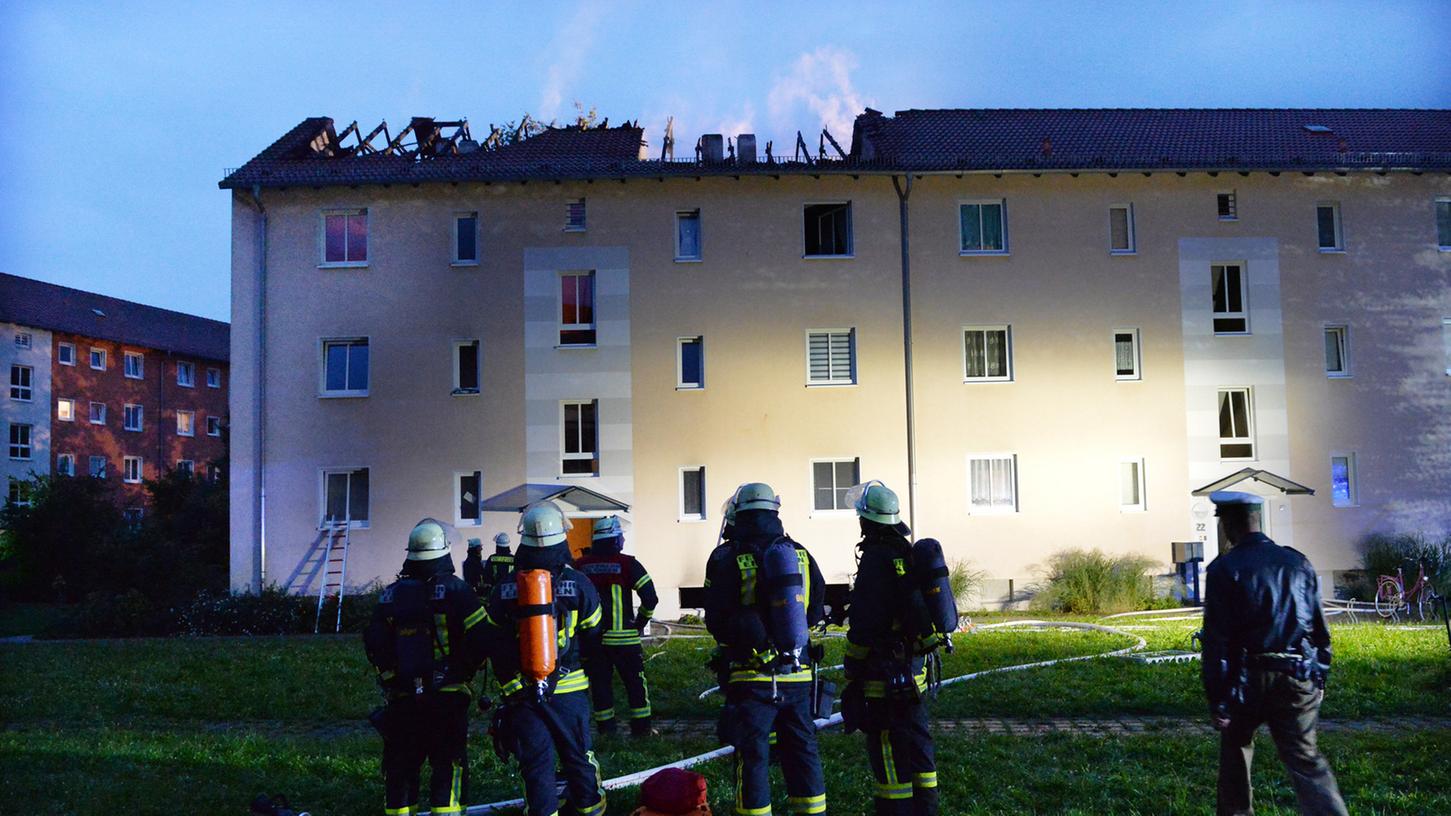 Nach Feuer in Erlangen: Polizei sucht Brandstifter