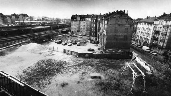 Stadtverwaltung, zwei Wohnungbaugesellschaften und drei Unternehmen hoben die Stiftung "Stadtökologie" aus der Taufe. Das Herzstück des Projekts ist das "Erste Nürnberger Ökozentrum" in der Hessestraße.