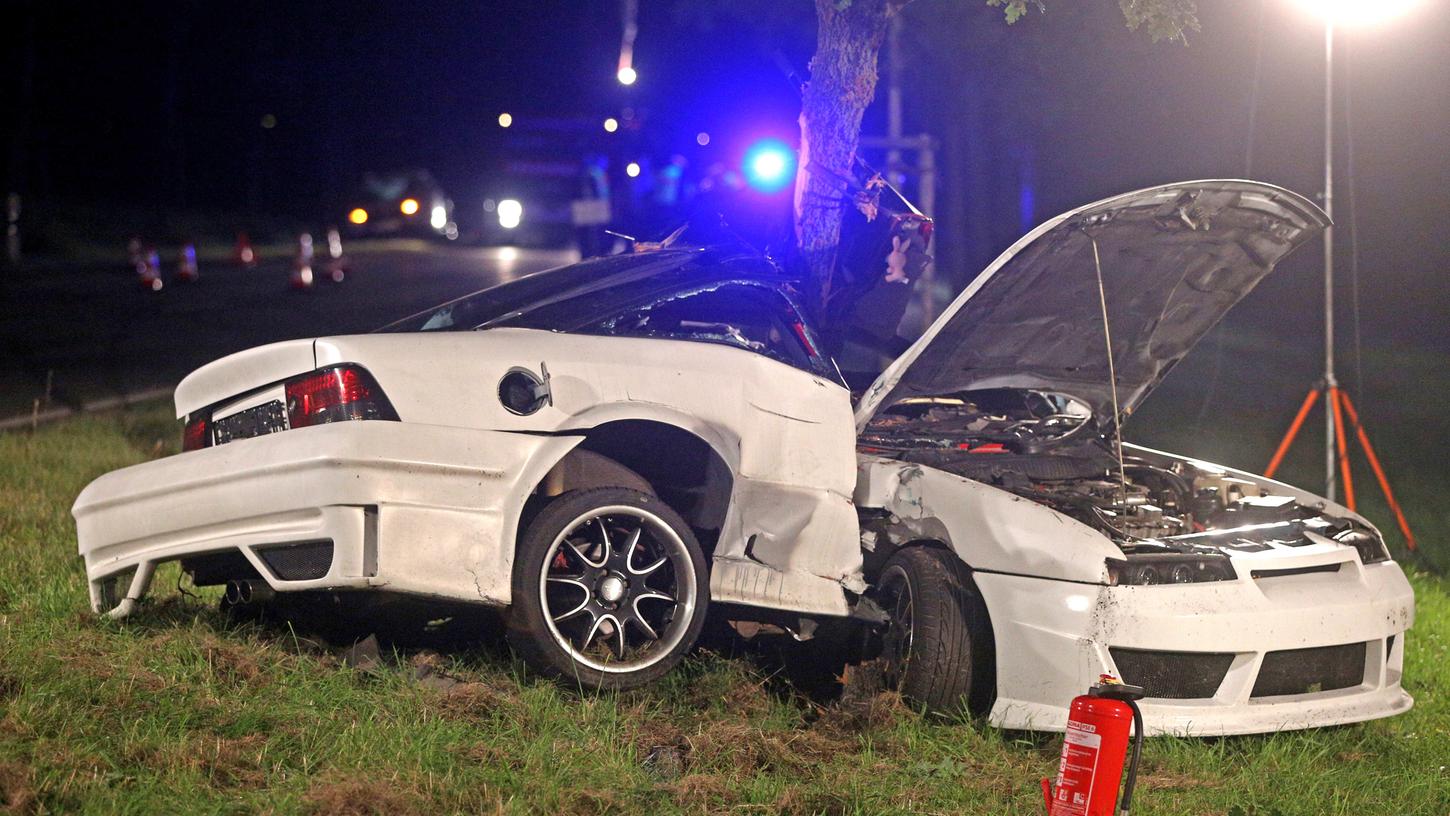 Coburg: 16-jährige Beifahrerin stirbt bei Unfall