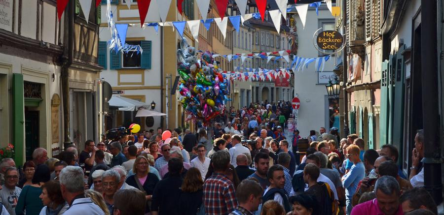 Der Name entstand dadurch, weil sich das traditionelle Volksfest rund um die Bamberger Sandstraße befindet und man gutfränkisch statt dem hochdeutschen Wort Kirchweih Kerwa zu sagen pflegt.