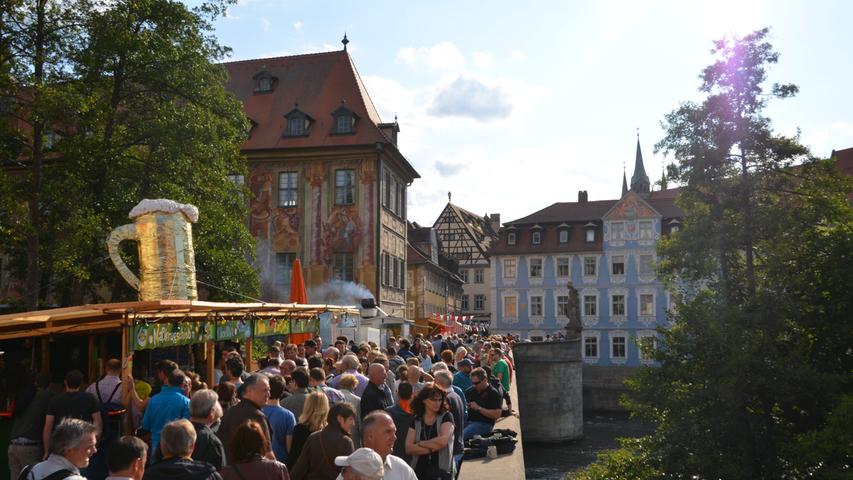 Bereits am Donnerstag begann das Sommerspektakel in Bambergs Innenstadt. Die 64. Sandkerwa ist eröffnet.