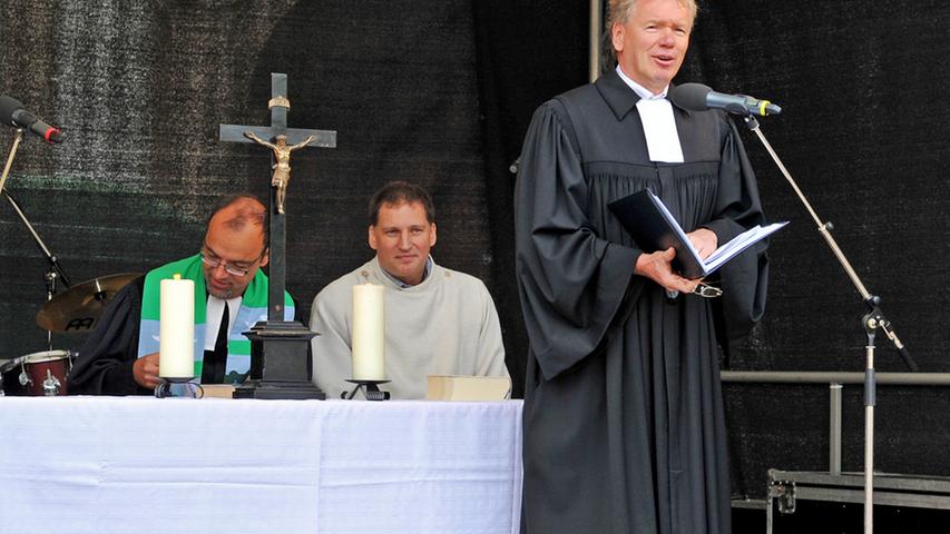 Der ökumenische Gottesdienst mit den Geistlichen Wolfgang Leyk, Peter Weierich und Johannes Mann (v.l.) und...