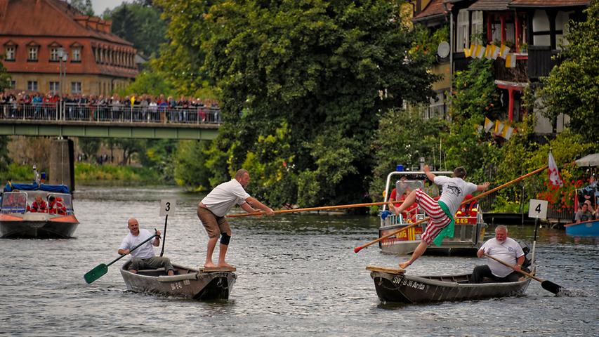 Zwei Boote, ein Sieger beim Bamberger Fischerstechen