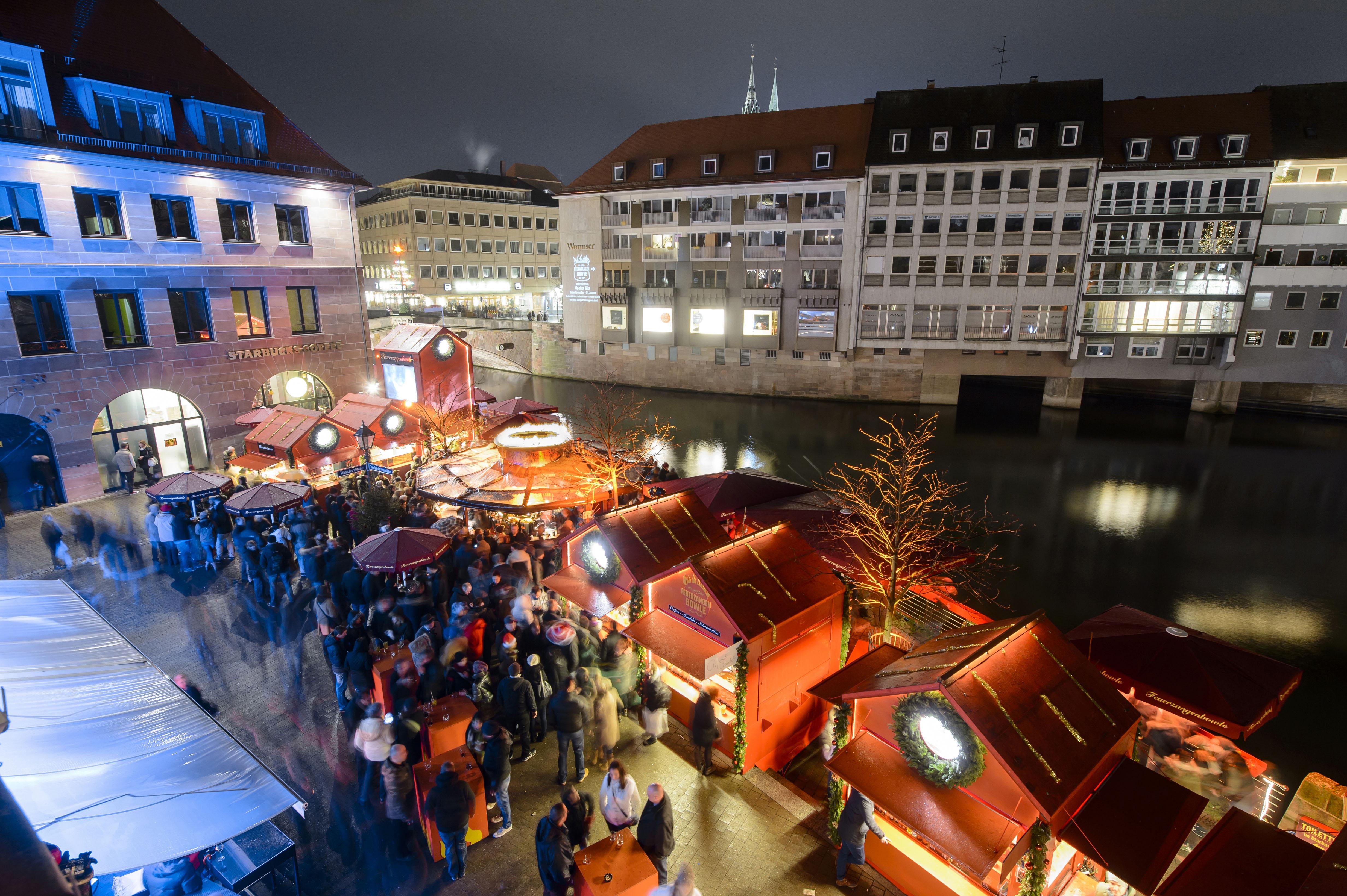 Die größte Feuerzangenbowle der Welt - Essen & Trinken