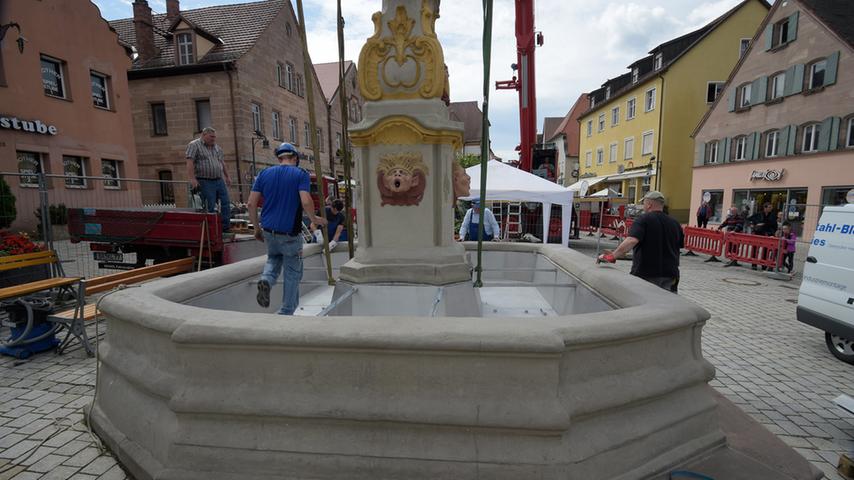Ein Edelstahlbecken für den Rother Markgrafenbrunnen