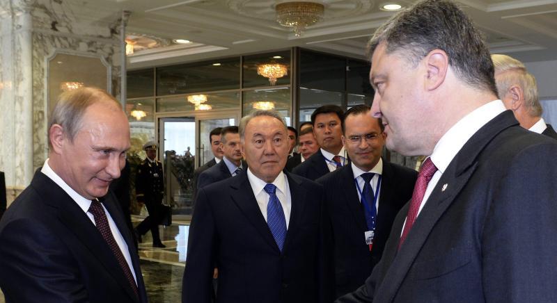 26. August 2014 : Die Präsidenten Russlands und der Ukraine, Wladimir Putin und Petro Poroschenko, treffen in Minsk zu ihrem ersten direkten Gespräch seit fast drei Monaten zusammen.
