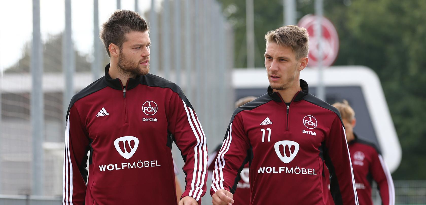 Ondrej Celustka (links, mit Jakub Sylvestr) ist einer von den Neuen beim Club. Beim Training hinterließ der 25-Jährige bereits einen guten Eindruck.