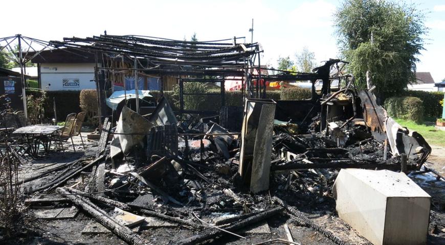 Drei Wohnwagen brannten am Donnerstagmorgen auf einem Campingplatz in Eschenau aus. Grund dafür war ein technischer Defekt.