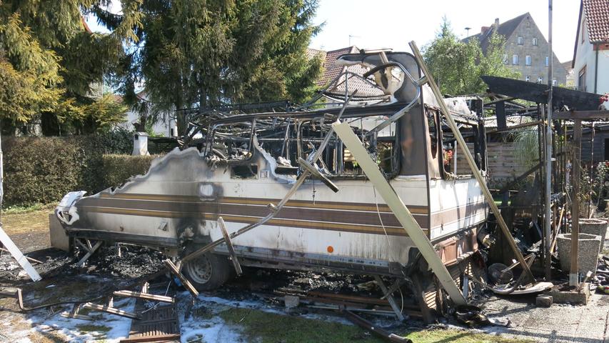 Feuer zerstört drei Wohnwagen auf Eschenauer Campingplatz