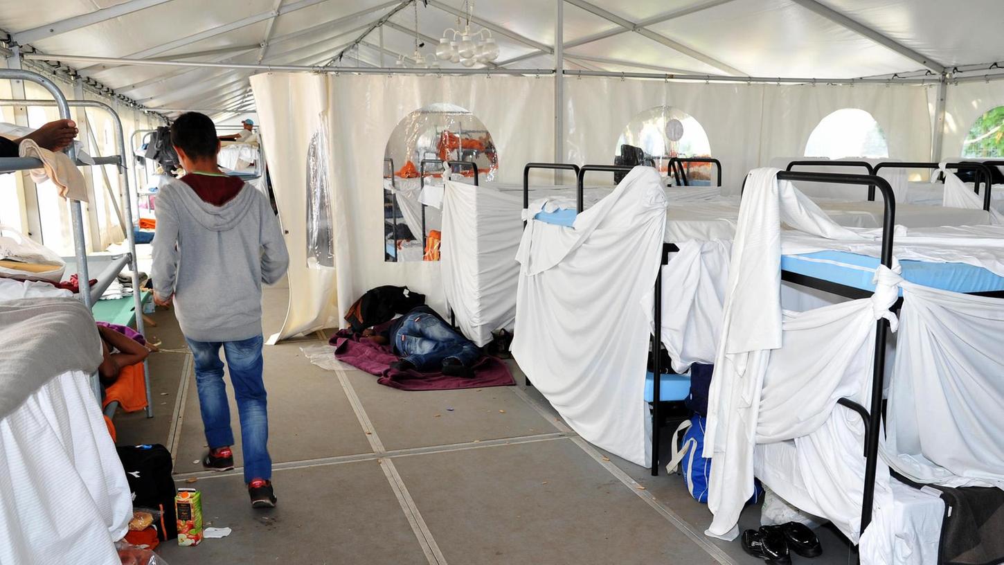 Flüchtlings-Aufnahmestelle in Zirndorf: Nichts geht mehr