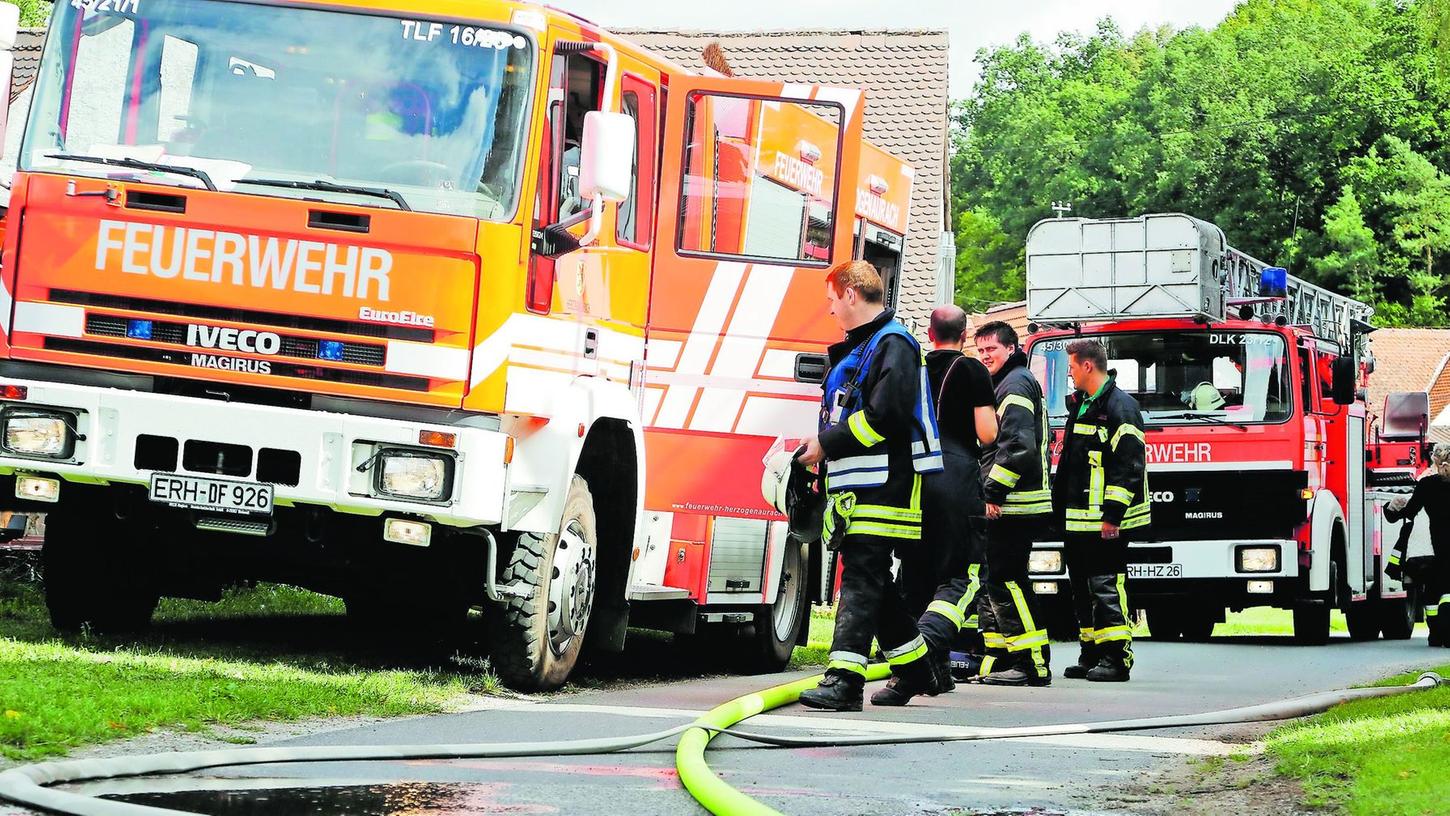 Falkendorf: Brand auf Terrasse brachte großen Feuerwehreinsatz