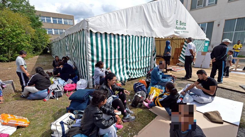 Frankenstraße und Deutschherrnstraße: Zelte für Flüchtlinge