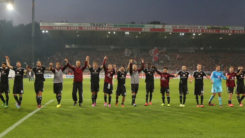 Nun ruht der Zweiliga-Ball für rund zwei Wochen, die Mannschaft entlässt ihre Fans am Freitag mit einer guten Stimmung in die Länderspielpause, ehe mit Fortuna Düsseldorf ein anspruchsvoller Gegner im Frankenstadion gastiert.