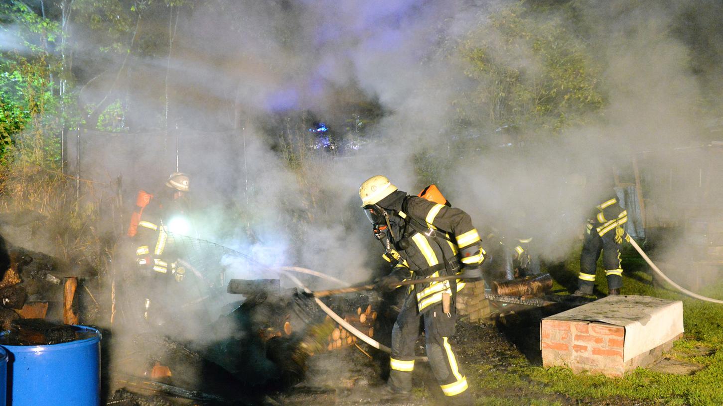 Grillkohle löste Brand in Schallershofer Laubenkolonie aus