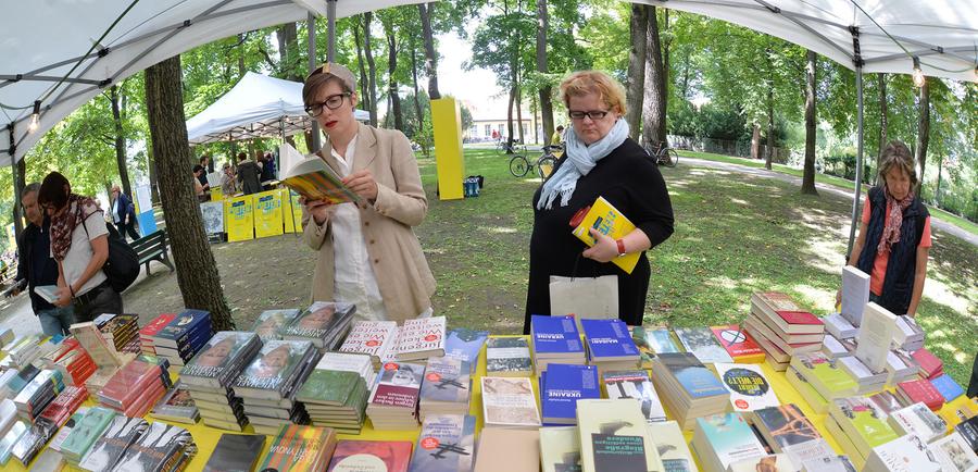 Literarische Verführung: Poetenfest lockte in den Schlossgarten