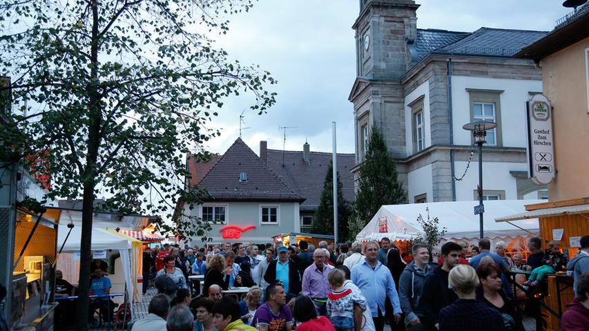 Nach dem mittelalterlichen Spektakel zur Eröffnung des 30. Höchstadter Altstadtfests am Freitag ging...