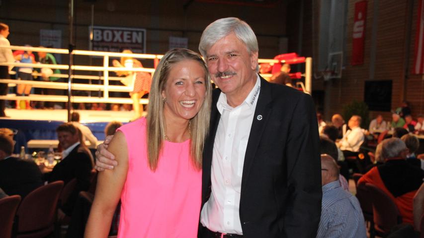 Auch prominente Gäste fanden den Weg in die Weißenburger Halle: Profi-Boxerin und amtierende Vierfach-Weltmeisterin Nikki Adler.