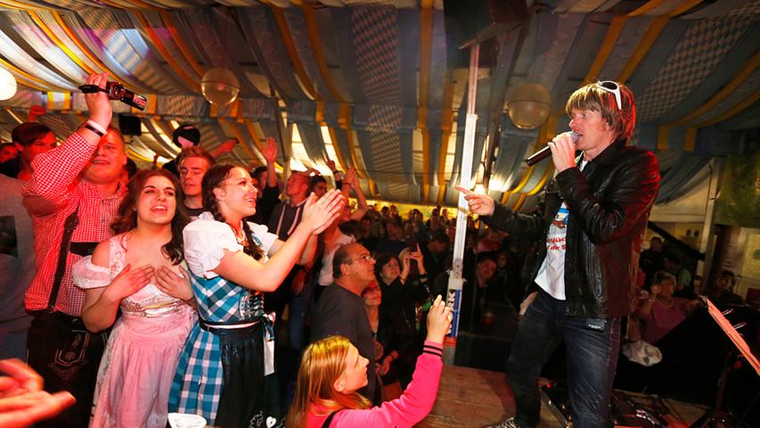 Hey, mach mal lauter: Mickie Krause auf dem Volksfest