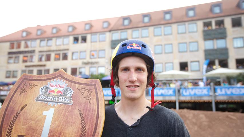 Der Sieger des District Ride 2014, Brandon Semenuk, ist ein Ausnahmetalent. Der Kanadier hatte mit Nürnberg noch eine Rechnung offen, stürzte er bei der letzten Ausgabe 2011 schwer im Finale. Nun hat er sein Ziel erreicht.