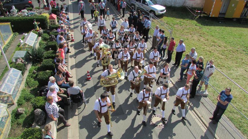 125 Jahre Freiwillige Feuerwehr Affalterthal mit Festzug gefeiert
